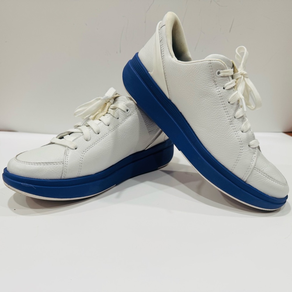 Kizik Sydney Leather Sneakers in White Lilac